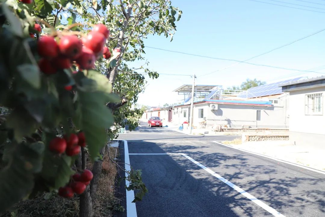 平谷区峪口镇风貌改造成效显蔡坨村民笑开颜