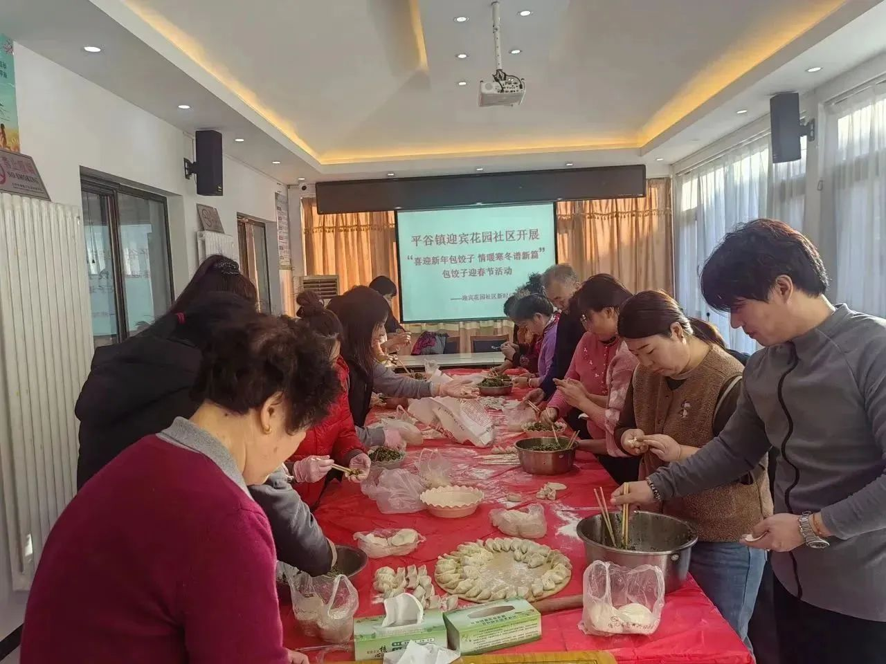 春节活动照片包饺子图片