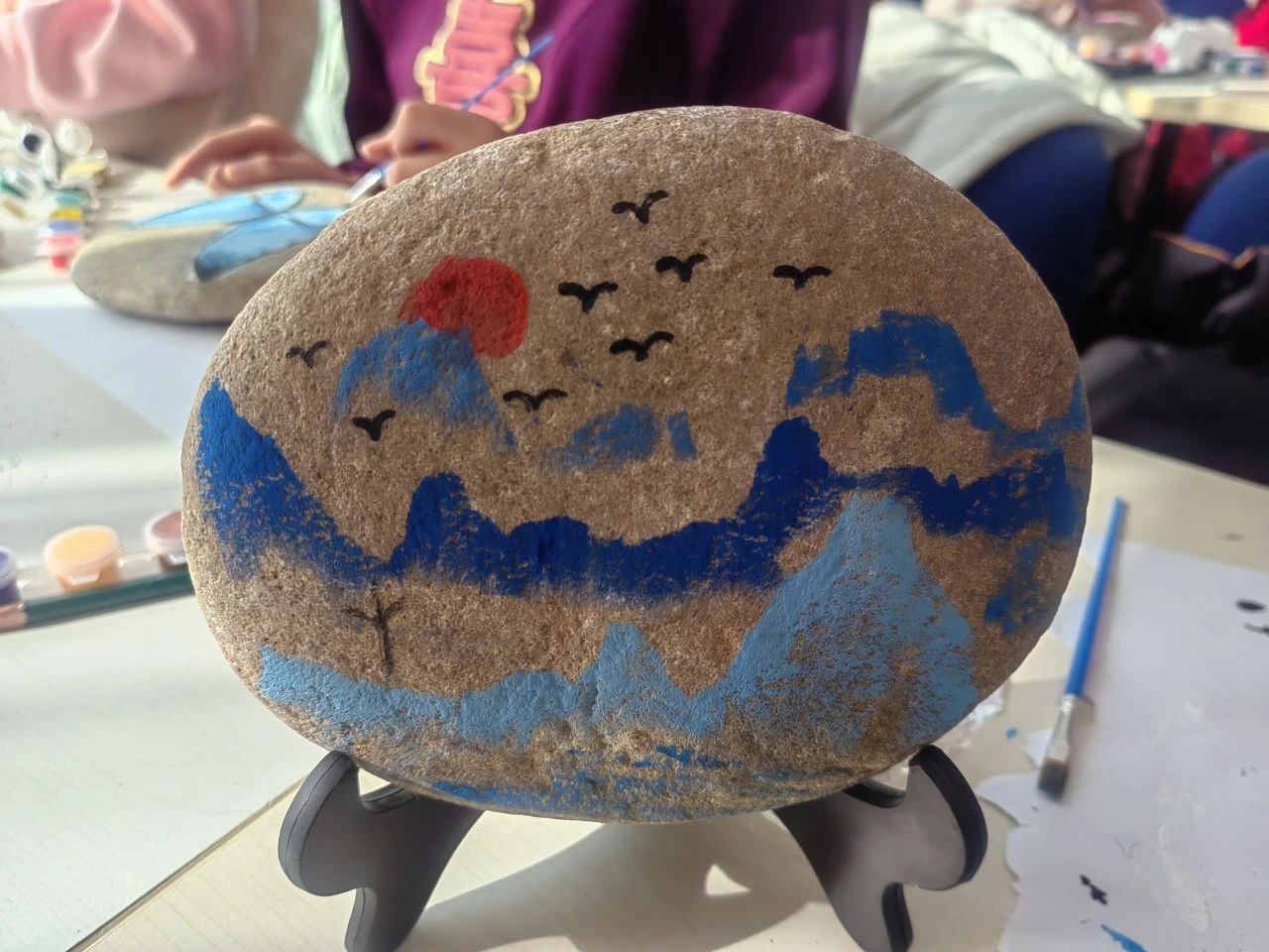 平谷区迎宾花园社区开展石头彩绘活动