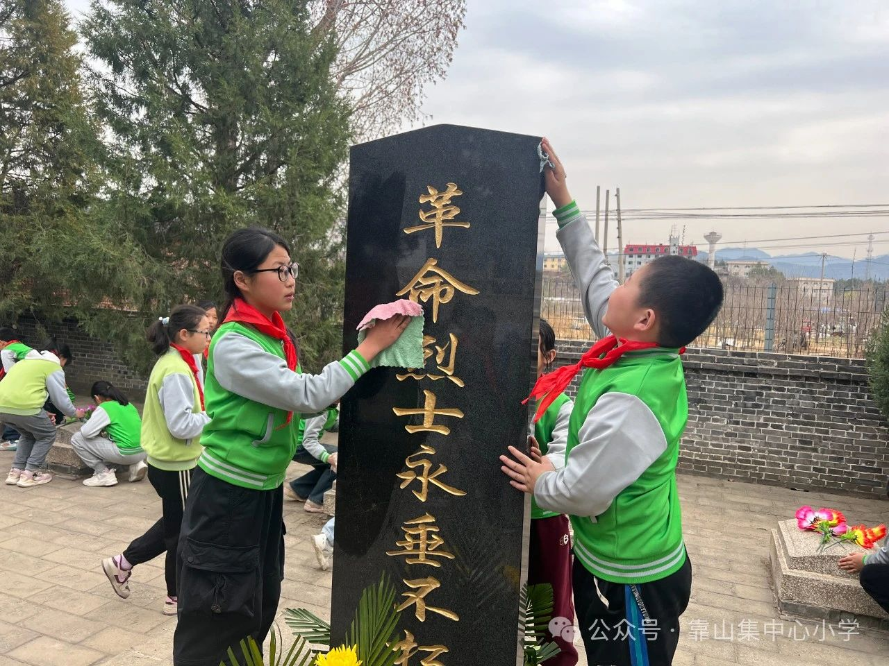 "忆满京城 情思华夏"绿谷红娃祭英烈暨清明节上宅扫墓活动