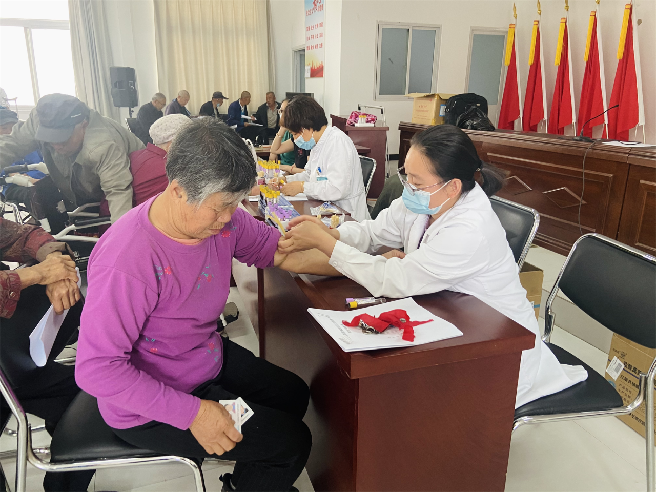 包含博爱医院代诊挂号服务老人体检全程引导，安稳完成检查的词条