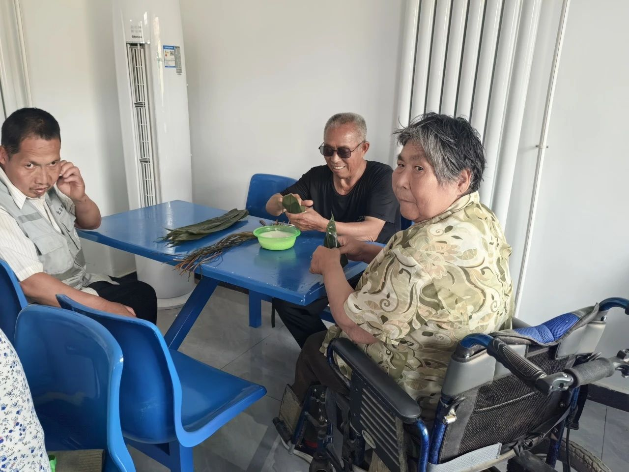 平谷区峪口镇开展"粽香迎端午 情暖残疾人"活动