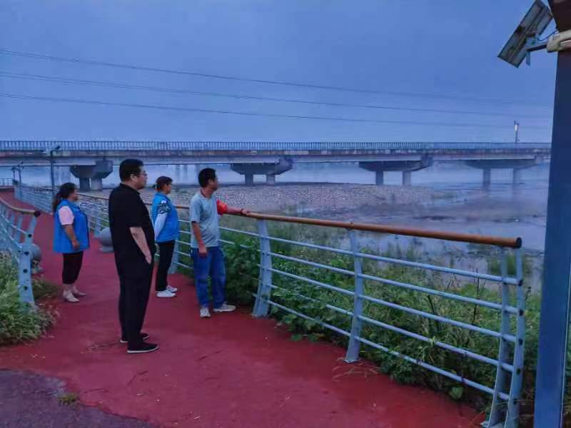 平谷区金海湖镇:雨中坚守,雨后巡查 紧绷防汛安全弦