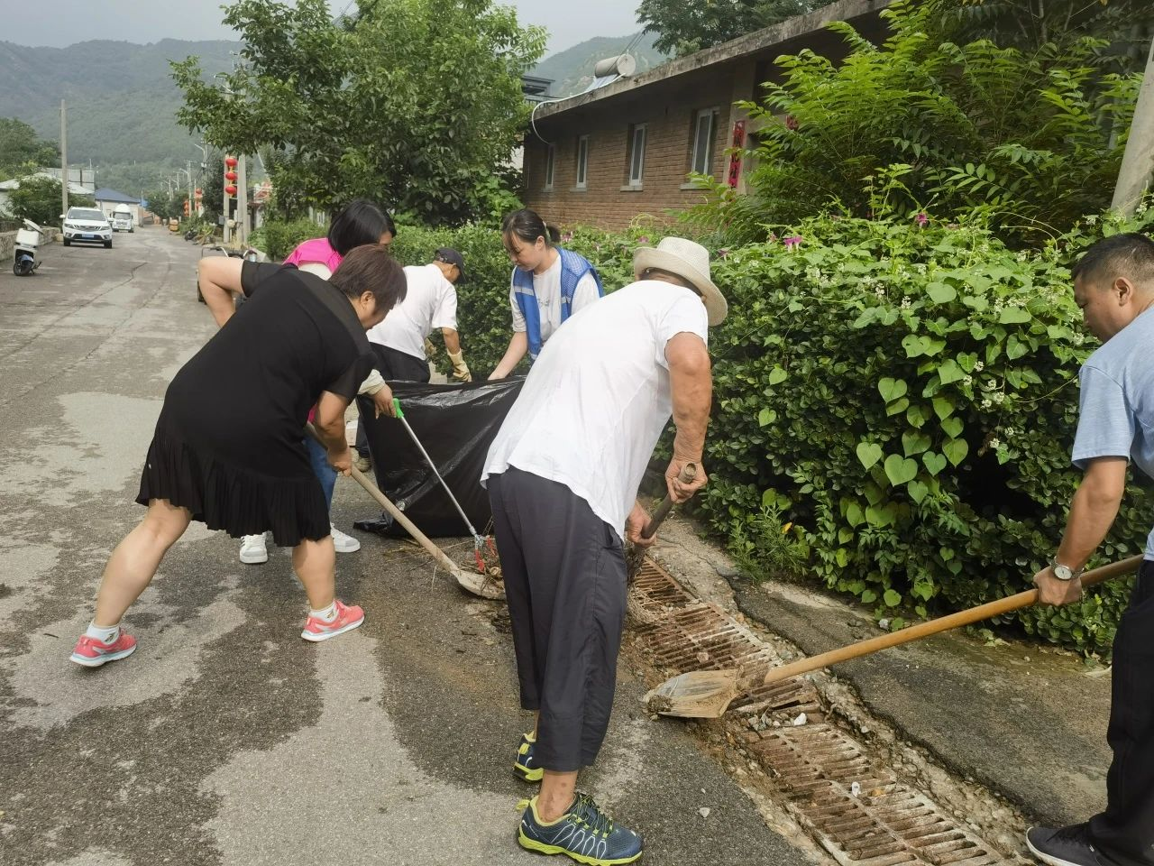 村庄清洁大扫除 和美乡村焕新颜