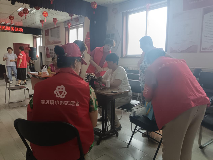 京南嘉园社区新时代文明实践站举办学雷锋便民服务活动