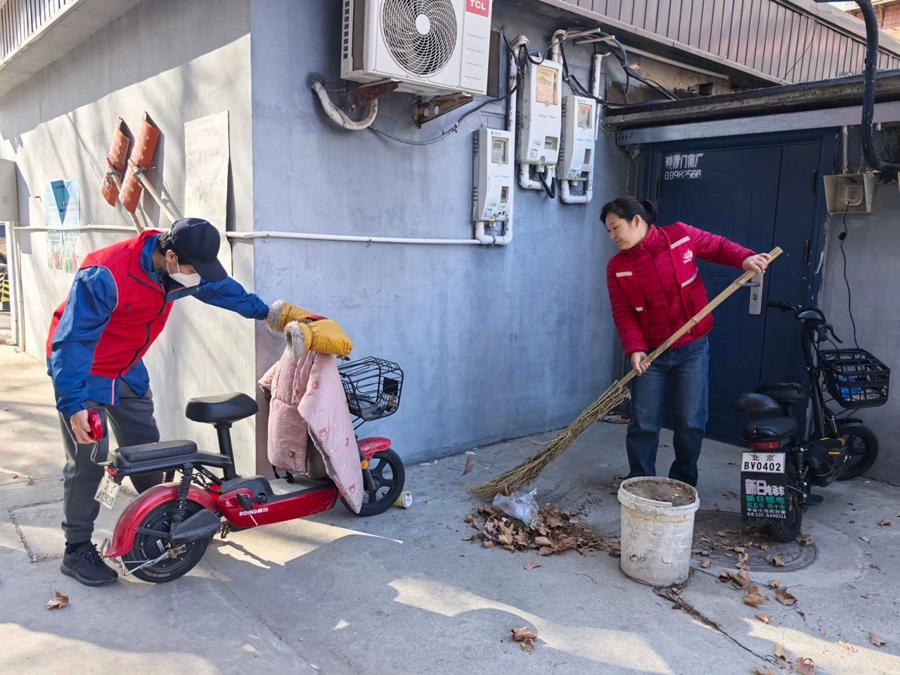 "全民齐动手,共迎桃花节"平谷区滨河街道开展环境卫生大扫除活动