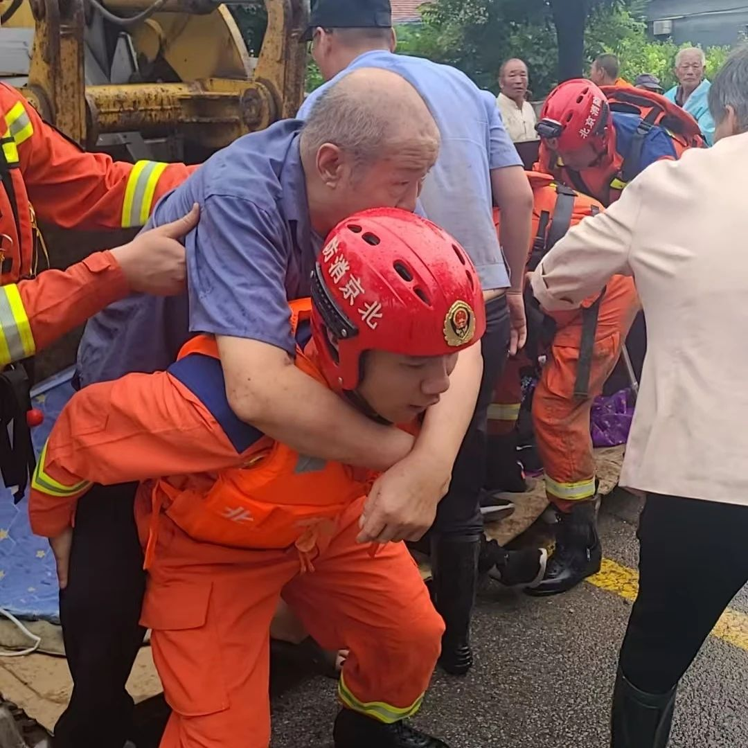 在区民政局的调度支持下,上午11点前,28名老人和4名工作人员妥善安置